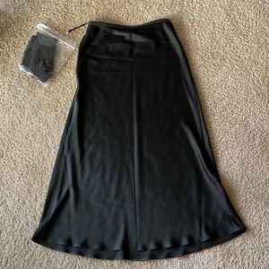 Brand new - Uniqlo - Satin Skirt - dark green